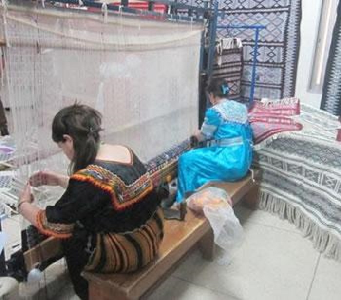 Ait Hichem: Le tapis en fête