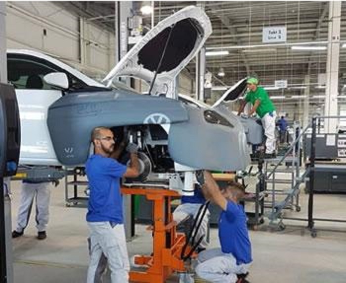 Le ministre de l&rsquo;industrie et des mines  affiche la couleur: L&rsquo;industrie automobile retrouve sa place