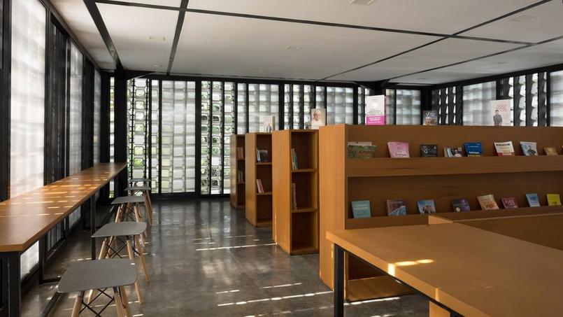 Indonésie : Une micro-bibliothèque construite avec des pots de glace