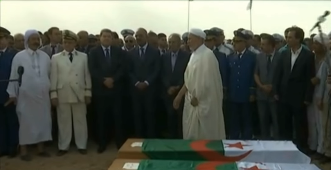 Tiaret : M. Bedoui assiste à l&rsquo;enterrement des deux policiers victimes