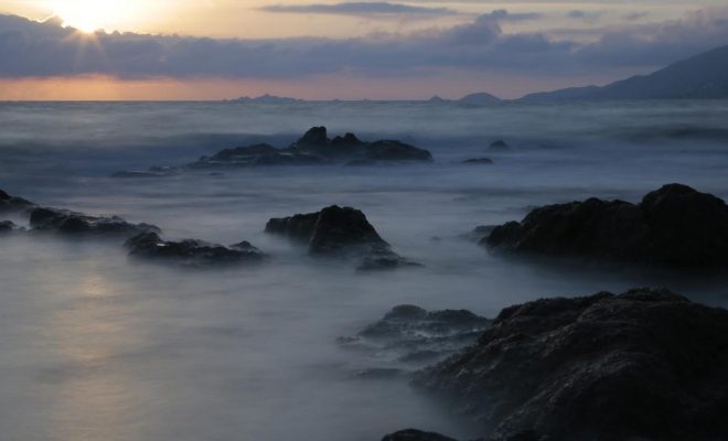 Angleterre : une plage évacuée à cause d’une mystérieuse « brume chimique »