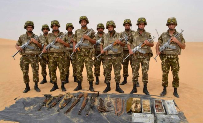 Une cache d’armes et de munitions découverte à Adrar (MDN)