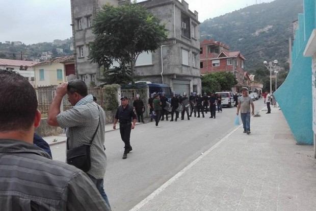 Café littéraire de Béjaïa:  Appel à un rassemblement demain devant le TRB