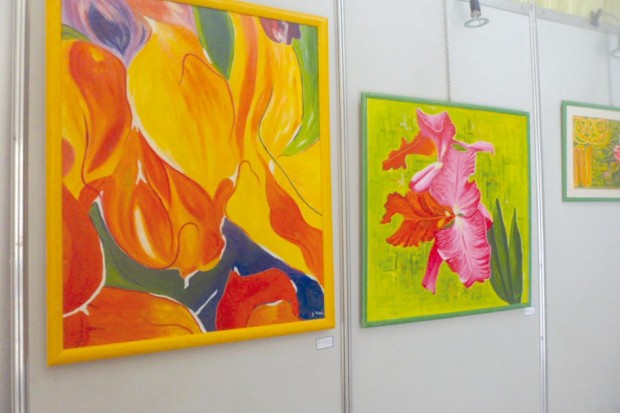 Karima Zidani, l&rsquo;artiste peintre à la  main verte: La galerie Aïcha-Haddad s’est muée en jardin