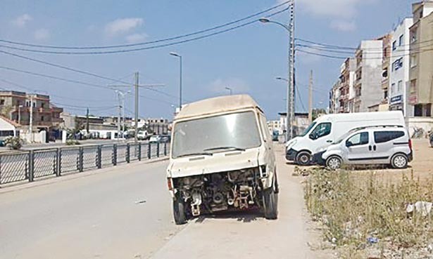 Bordj El-Kiffan (banlieue est d’Alger): Un fourgon réformé et vétuste abandonné sur le trottoir