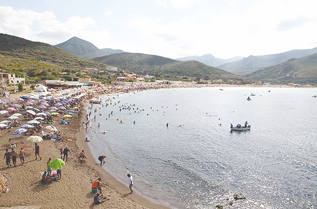 Virée sur les plages de Béjaïa:  Villégiature sur fond de nostalgie
