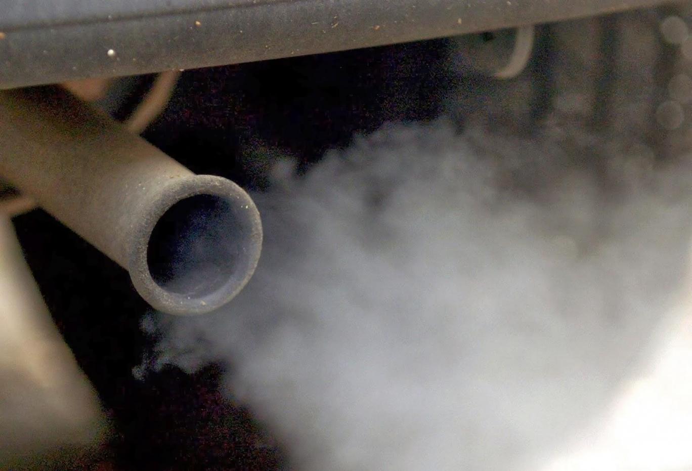 Environnement : Les voitures des Algériens roulent avec un carburant Toxique !