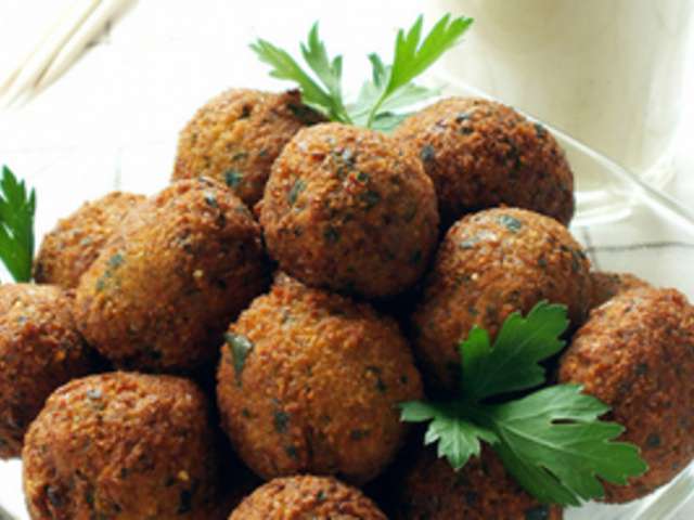 Falafels à la salade piquante