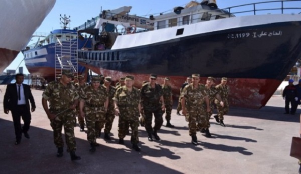 Gaïd Salah inspecte l’Unité de Construction Navale à Annaba