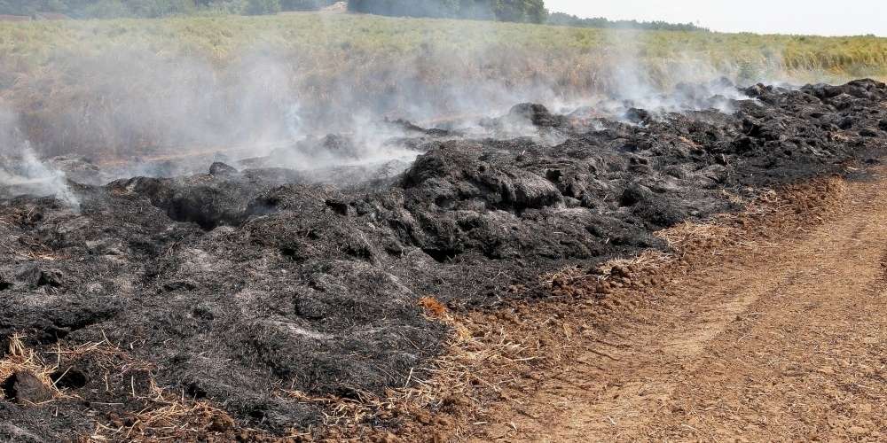 1 400 bottes de foin parties en fumée