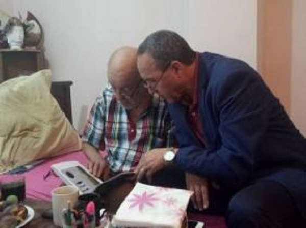 Le ministre de la Culture au chevet du chanteur Djamel Allam