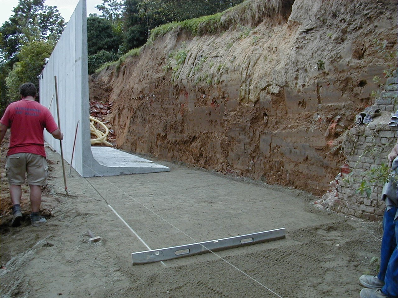 Ténès: Une famille risque d’être ensevelie par un mur de soutènement