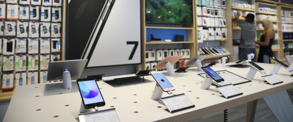 Smartphones: les leaders Apple et Samsung face à la concurrence chinoise