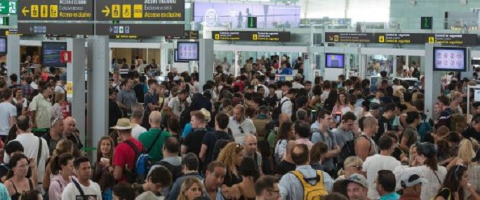 Aéroport de Barcelone: une grève engendre des files d&rsquo;attente considérables