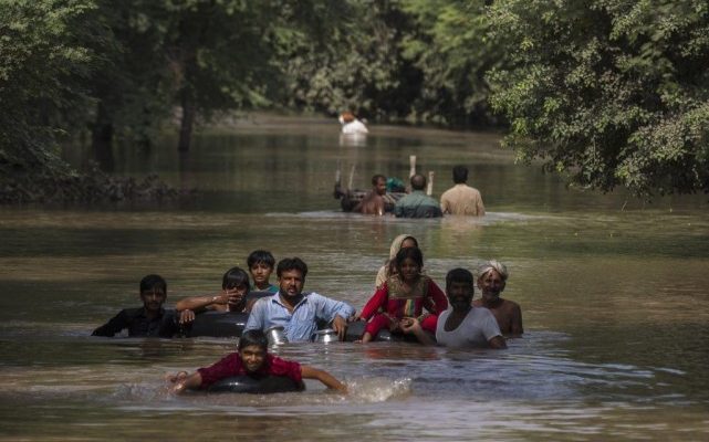 Pakistan : 13 morts dans des inondations à Karachi