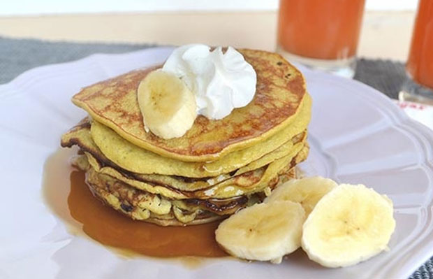 Pancakes au citron et aux bananes