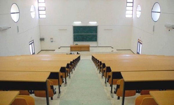 Université d’Oran : Refusant d’enlever son voile, une étudiante exclue