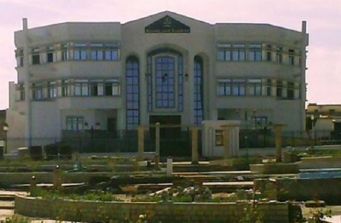 Décès d’une parturiente et de son bébé à Djelfa: la partie civile plaide un crime odieux et la défense l&rsquo;innocence des accusés