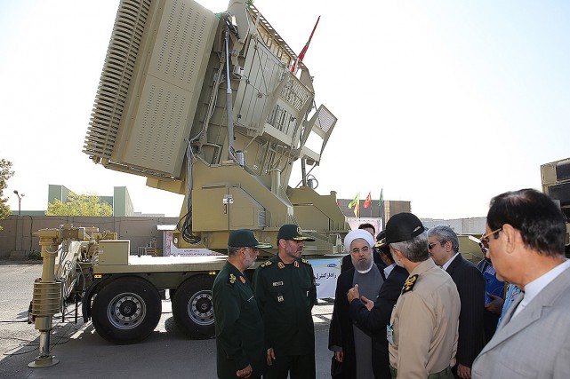 Tout en montrant une base de drones: L’Iran teste un nouveau système antimissiles
