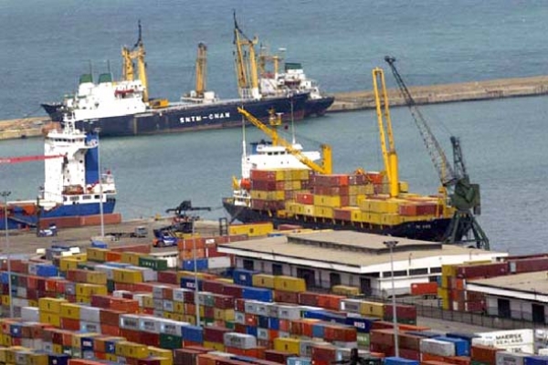 Commerce extérieur : Licences d’importation pour les smartphones et les cosmétiques en 2018