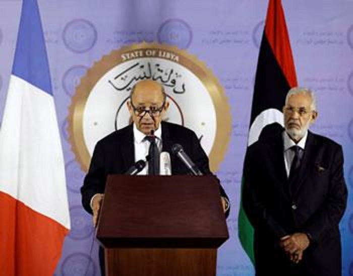 Règlement politique de la crise: Le Drian souligne l' »engagement » de Paris