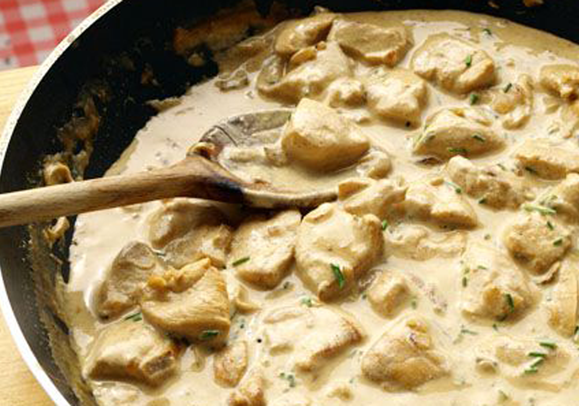 Poulet à la crème et aux champignons