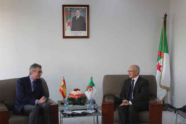 Yousfi invite les espagnols à produire en Algérie pour compenser le recul de leurs exportations