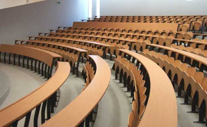 Polémique: une université d’Alger interdit les mini-jupes et les pantalons serrés