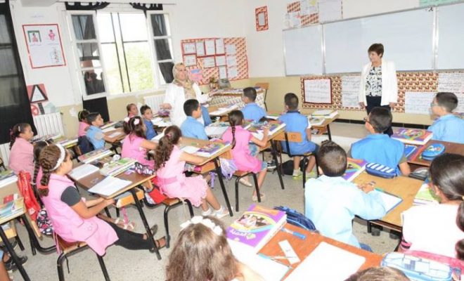 Par ses propres moyens financiers : Une enseignante repeint ses classes
