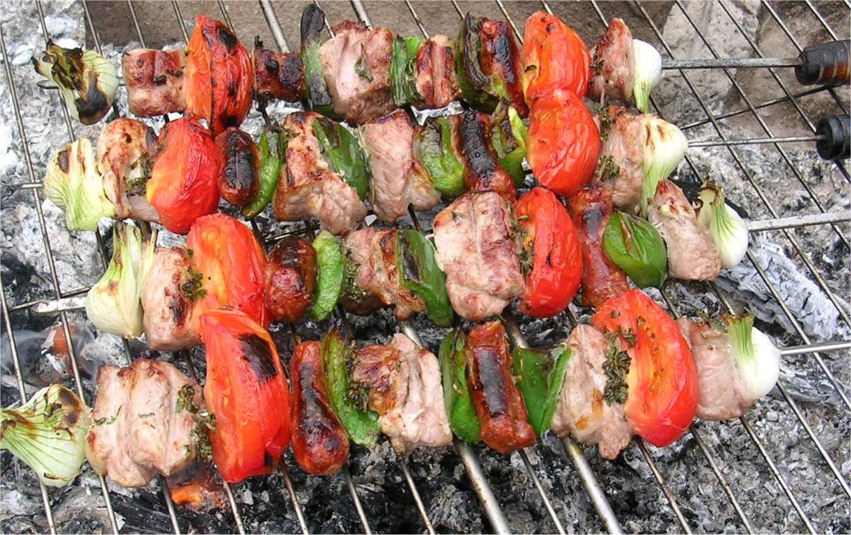 Une tradition chez les Oranais: Le barbecue en bord de mer