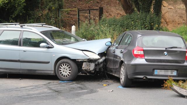 EL-BAYADH : Deux voitures en collision fauchent mortellement un motocycliste