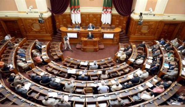 Les membres du Conseil de la nation insistent sur le dégel des projets de développement