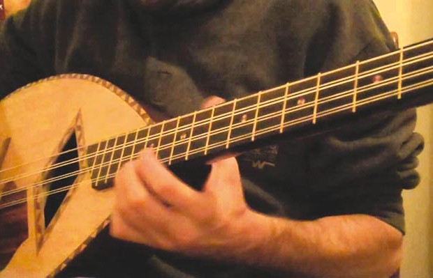 Jouer de la guitare dans un jardin public est “interdit” à Alger