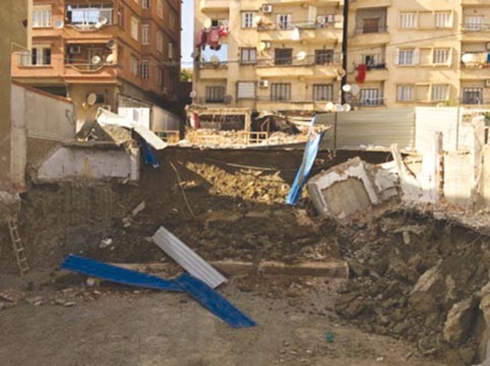 Effondrement de la route à cause des travaux de réalisation d’une résidence: Levée de boucliers contre un promoteur immobilier à Dély Ibrahim