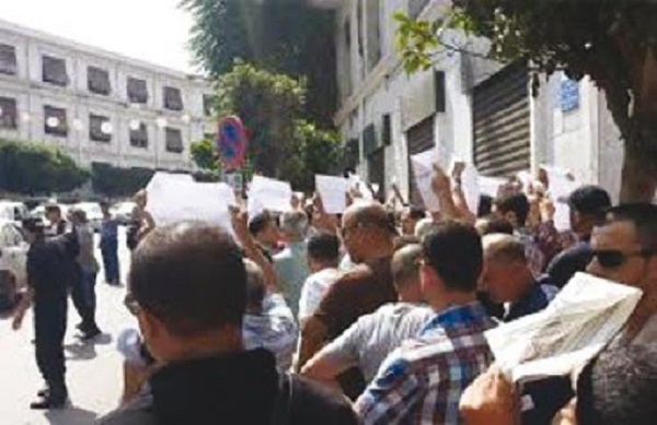 Les bénéficiaires du programme RHP organisent un sit-in devant la daïra de Draâ El-Mizan: “Notre patience a des limites !”