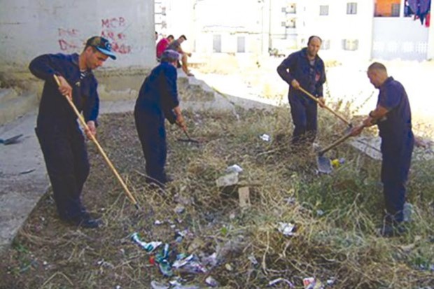 100 agents mobilisés et 5000 sacs-poubelles fournis: Opération de nettoyage des quartiers de Bouira