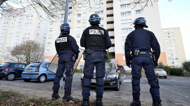 Trois mineurs algériens et libyens arrêtés en France