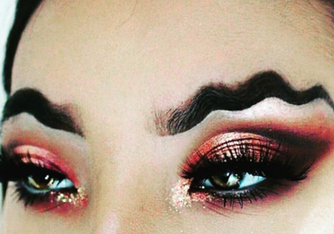 Tendance bizarre: Les sourcils en forme de vague