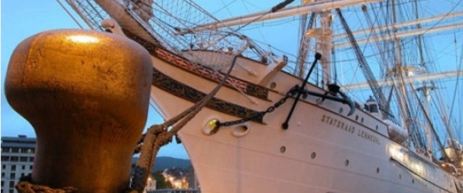 Jijel – Il a accosté le port de Boudis: Un voilier battant pavillon hollandais secouru