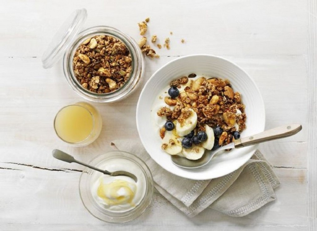 Verrine : muesli, yaourt coco et banane