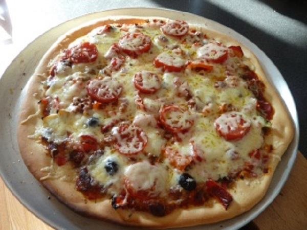 Pizza à la tomate pimentée