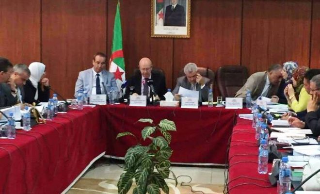 Raouia prévoit une forte chute des réserves de changes de l’Algérie pour 2018