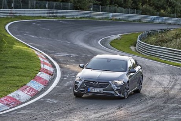 Groupe PSA : La nouvelle Opel Insignia GSi plus rapide que l’ancienne OPC sur la boucle nord du Nürburgring