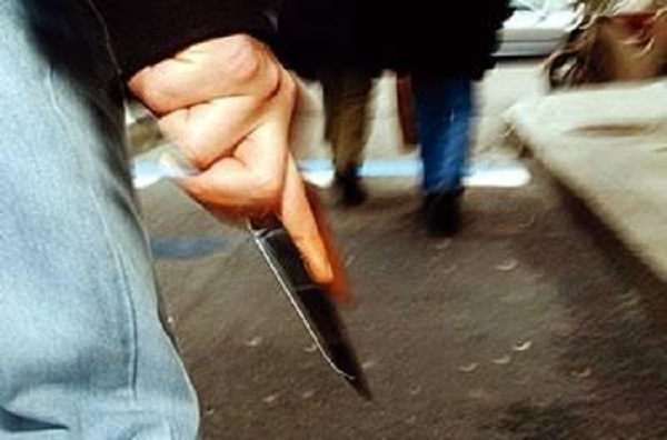 Ouaguenoun : (Tizi ouzou) Un fou sème la terreur