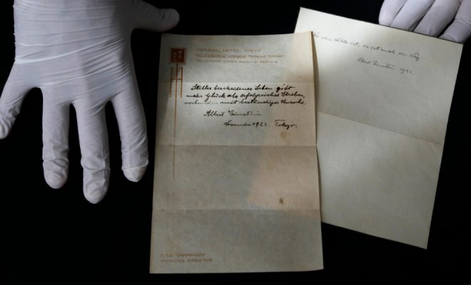Une note manuscrite d’Einstein adjugée à 1,56 millions de dollars