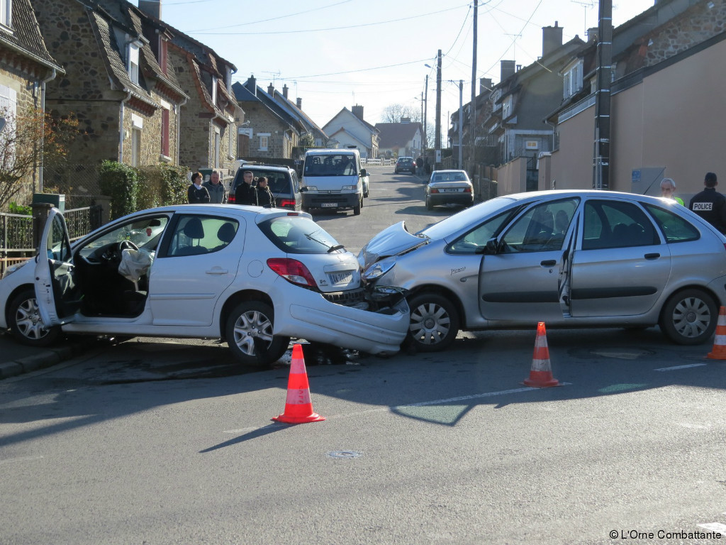 EL-BAYADH : Deux voitures en collision fauchent mortellement un motocycliste