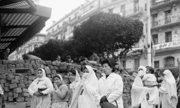 Extrait revue Babzman : Les femmes à la veille et au lendemain du 1er Novembre 1954, des petites mains au service des grandes