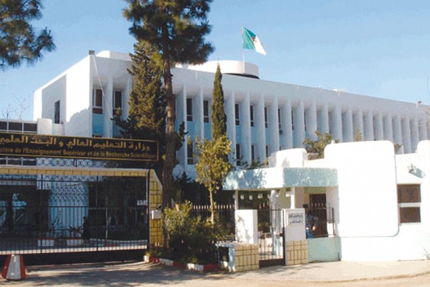 Enseignement supérieur: Deux décrets qui font polémique