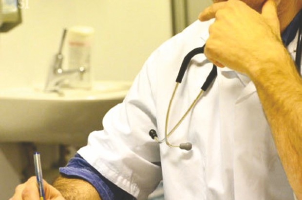 Obligation des gardes pour les médecins privés: “Ce n’est pas raisonnable”, selon Dr Bekkat Berkani