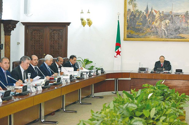 Le projet de loi sur la monnaie et le crédit adopté Comme une lettre à la poste